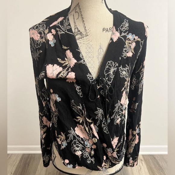 Black Floral Light Weight Blouse! - Picture 1 of 12